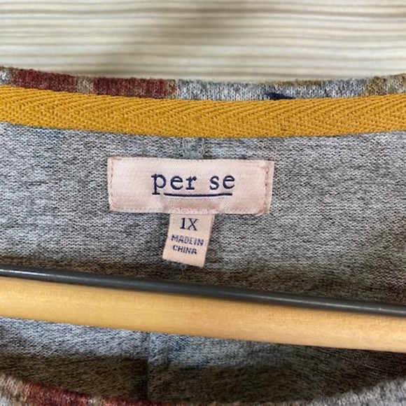 Per Se pullover shirt, Women's 1X, Soft gray with navy & rust color flowers - Picture 4 of 6